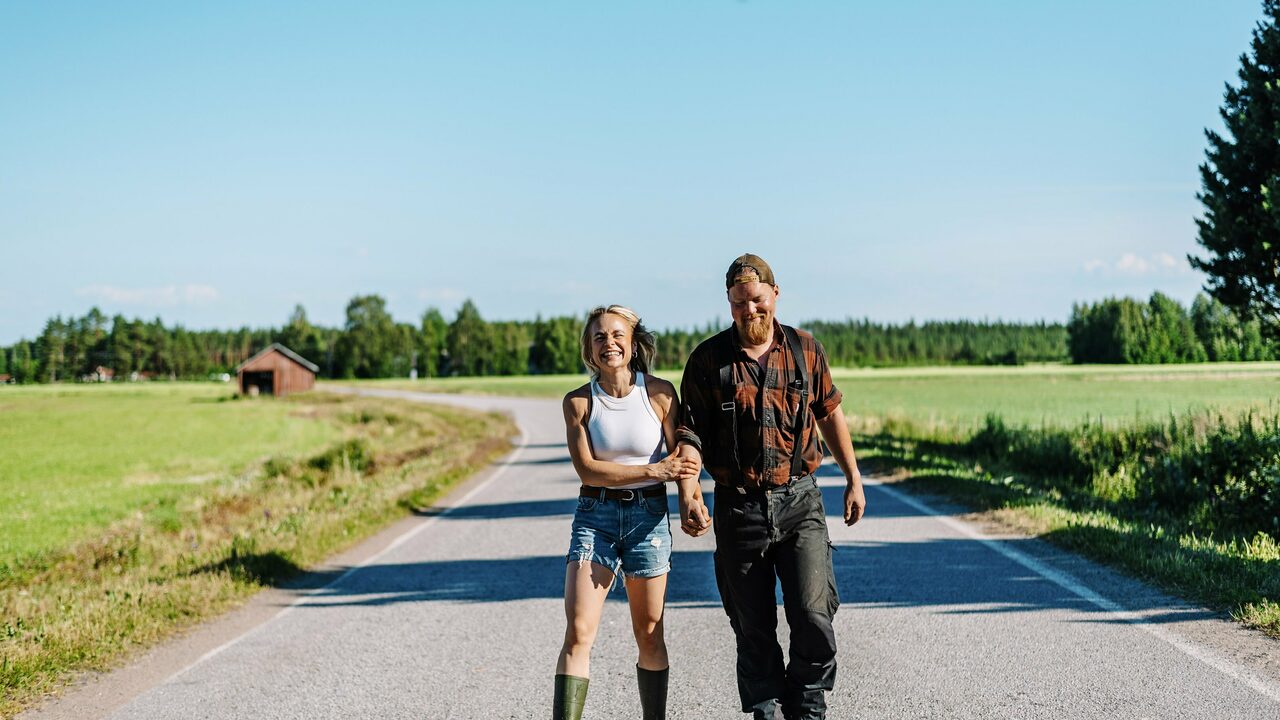 Farmari26 EK 8310 Kaisa ja Antti tiella 1